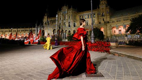 evento dior sevilla 2022|Dior declara su amor a España en un desfile histórico .